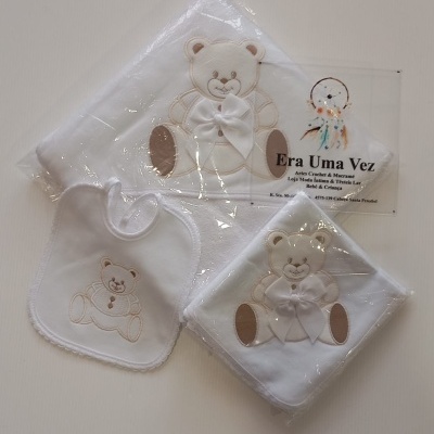 Toalha banho, fralda e babete para bebé