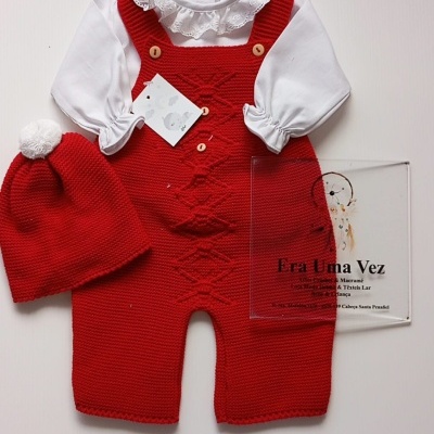 Jardineira e blusa de bebé