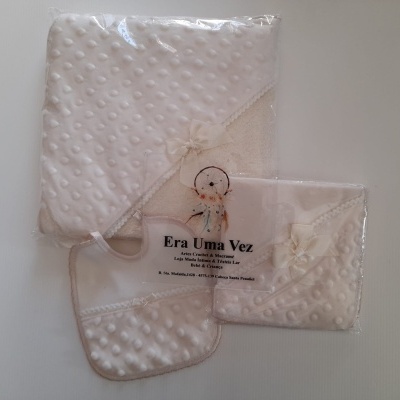 Toalha banho, fralda e babete para bebé