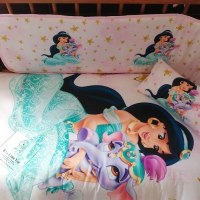 Edredão, resguardo lateral e almofada