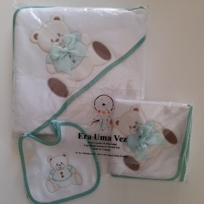 Toalha banho, fralda e babete para bebé