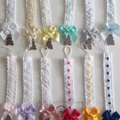 Prendedor chupeta com laço