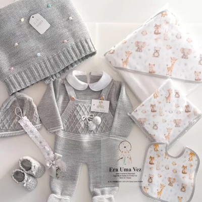 Conjunto saída maternidade jardineira