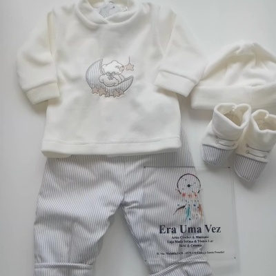 Camisola,gorro,carpins e calça forrada