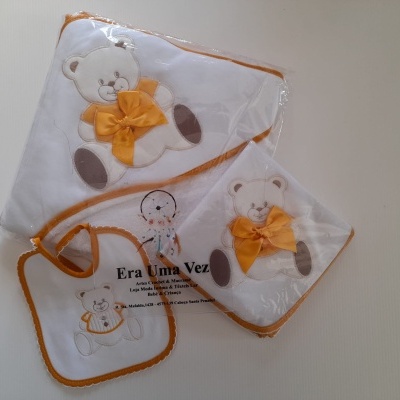 Toalha banho, fralda e babete para bebé