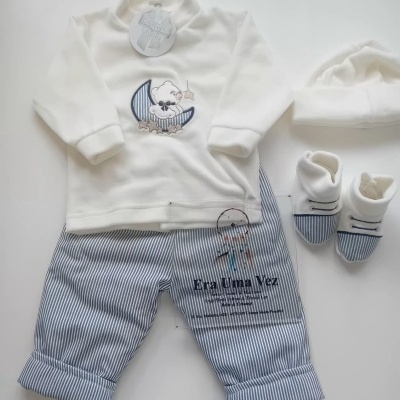 Camisola,gorro,carpins e calça forrada