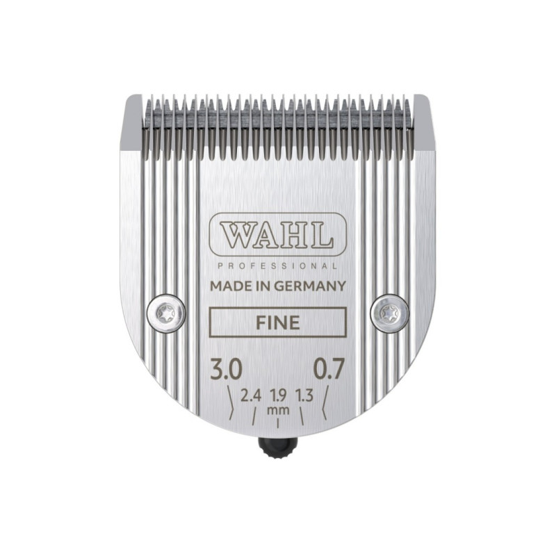 Cabeça de máquina de cortar cabelo WAHL metálica prateada com texto e medidas impressas.