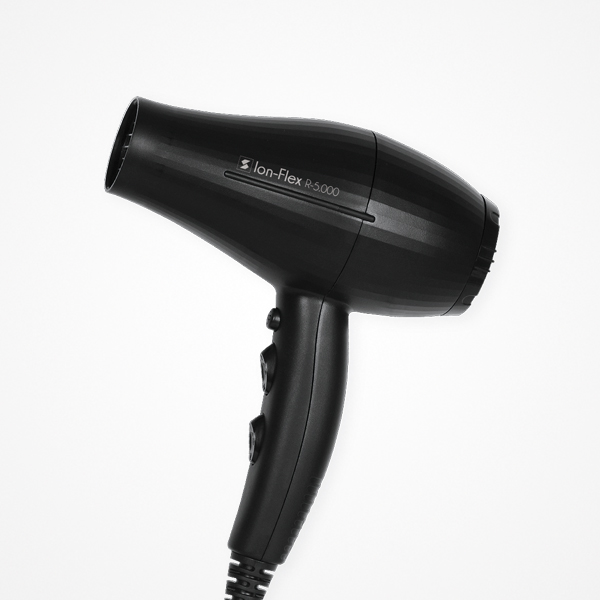Secador de cabelo preto com inscrição Ion-Flex R-5000