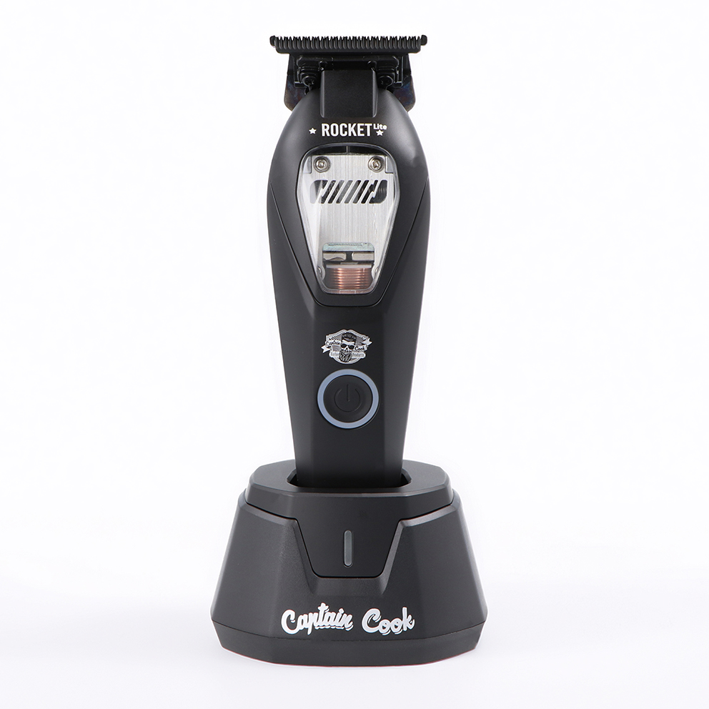 Aparelho de barbear preto com base de carregamento e texto Captain Cook