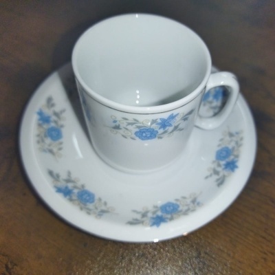 Chávena e pires flores azul