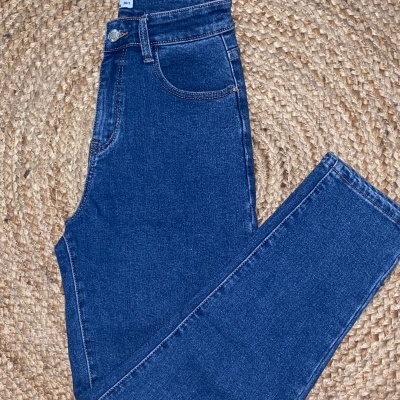Jeans Mom azul escuro