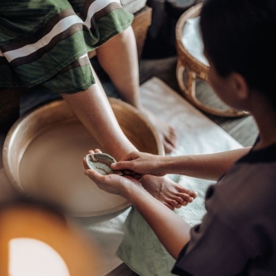 Programa "À Medida para os seus Sentidos" (90/120/150-min) com acesso à Piscina Dinâmica (60-min) Programa "À Medida para os seus Sentidos" (90/120/150-min) com acesso à Piscina Dinâmica (60-min)