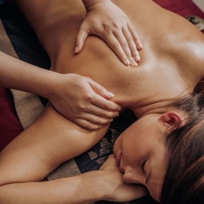 Programa "À Medida para os seus Sentidos" (90/120/150-min) com acesso à Piscina Dinâmica (60-min) Programa "À Medida para os seus Sentidos" (90/120/150-min) com acesso à Piscina Dinâmica (60-min)