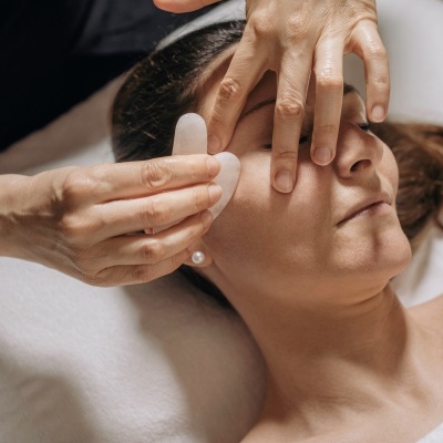 Ignae - Age Defying TCM Face massage with Gua Sha (75 min)