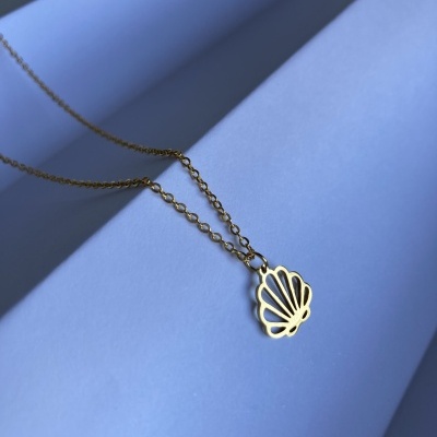AG - Colar dourado em aço inoxidável com pendente concha
