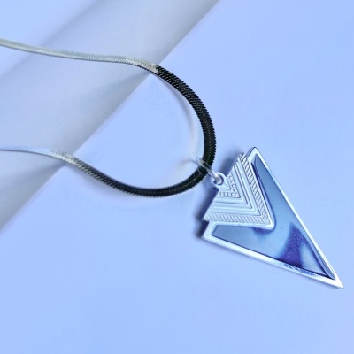 AG - Colar malha snake com pendente tribal azul