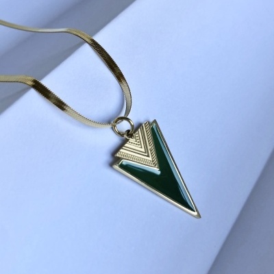 AG - Colar malha snake com pendente tribal verde