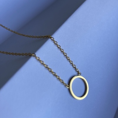 AG - Colar dourado com pendente circulo