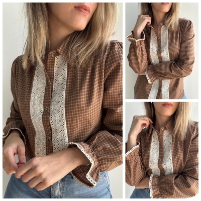 Blusa castanha com padrão xadrez pequeno e detalhes em renda branca