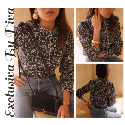 Blusa preta com padrão floral branco e mangas compridas bufantes