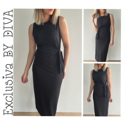 Vestido longo preto com nó lateral usado por mulher em fundo branco