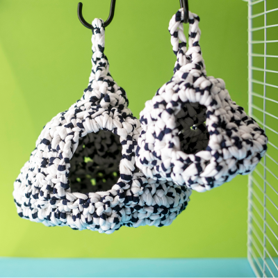 Ninho Azul e Branco em crochet para roedores