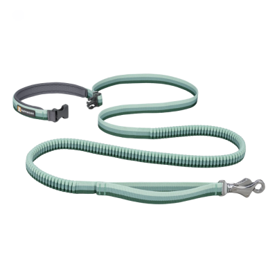 Trela azul claro com faixa elástica e coleira azul claro com detalhes em cinza da marca RUFFWEAR