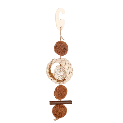 Brinquedo em fibra de coco, vime e folhas de milho