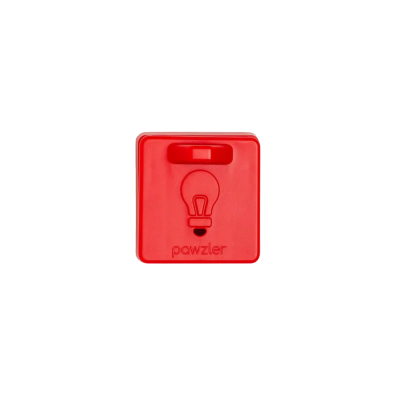 Objeto quadrado vermelho em plástico com símbolo de lâmpada e texto pawzler