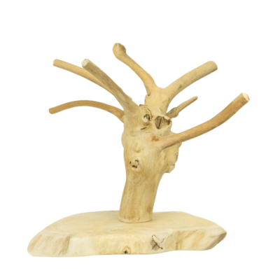 Cabideiro de madeira clara com vários braços para pendurar