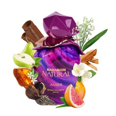 Frasco de perfume roxo com tampa facetada e elementos naturais ao redor