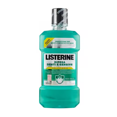 Frasco de colutório Listerine verde com rótulo e texto em italiano