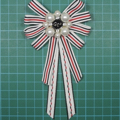 Laço em Fita c/Aplic. Metálica/Pérolas 8x14cm