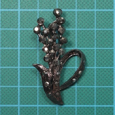 Pregadeira c/Brilhantes 28x20mm NKP