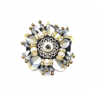 Aplicação Base Feltro 4cm com Lantejoulas Pedras e Pérolas Cosidas