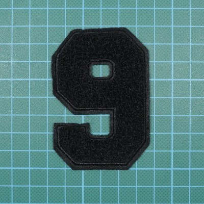 Emblema Numero 9 ou Numero 6 invertido em Bordado em ponto Argola sobre Feltro 8cm x 5,5cm