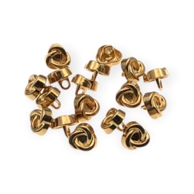 Fechos de metal dourado com formato circular e nó