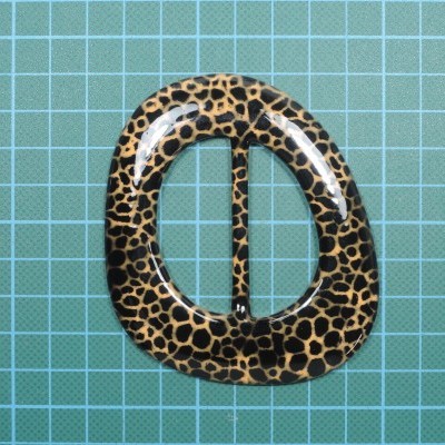 Fivela Irregular sem Fuzilhão 4,6cm com Estampa Leopardo