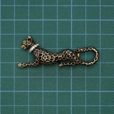 Pregadeira Metálica Leopardo 2,2x5,7cm OR /PT