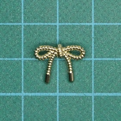 Botão de Pé Metálico Laço 12x15mm OR