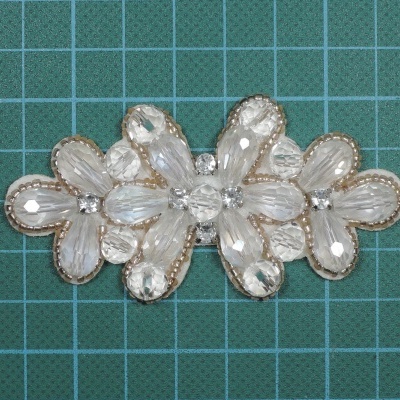 Aplicação 4cm x 8cm Base Feltro com Missangas Bolas Pedras Cosidas