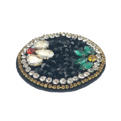 Aplicação Redonda 6,4cm com Pedras e Missangas cosidas sobre base de feltro