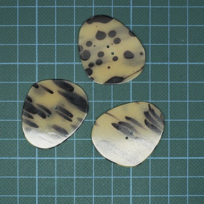 Botão 2 Furos Resina Irregular 3,3x3,9cm 64L Leopardo