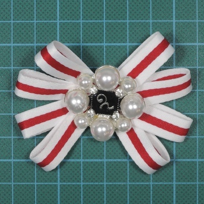 Laço em Fita c/Alfinete Metálica/Pérolas 6x8cm