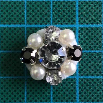 Aplicação Base Feltro Termocolante com Pedras e Pérolas