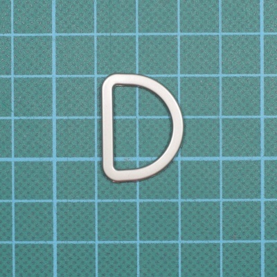 Argola Meia Lua Metálica Achatada 2cm