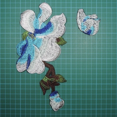 Ramo de Flores Bordado 21,5cm x 16,5cm