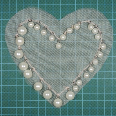 Coração com botões Pérola Base Tule e Organza 11cm