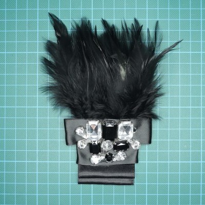 Pregadeira com Fita de cetim Pedras e Penas.