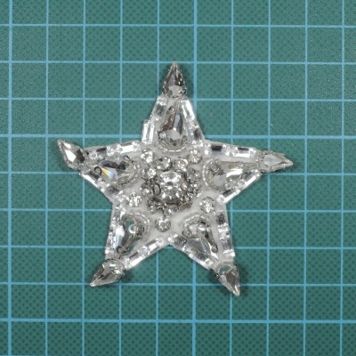 Aplicação Estrela 6cm Base Feltro com Pedras e Missangas Cosidas